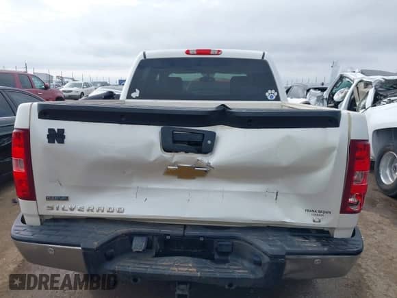 2011 Chevrolet Silverado 1500 LT z VIN 3GCPKSE38BG358968, wystawiony jako IAAI lot #43393436 z przebiegiem 187 947 mil mil oraz . Historia ofert i sprzedaży dostępna na DreamBid. Obrazek 16.