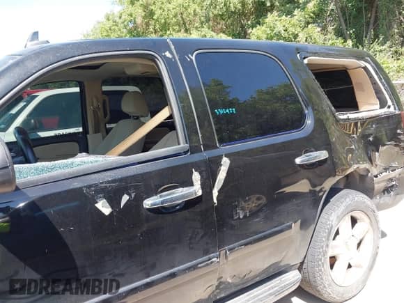2007 Chevrolet Tahoe LTZ с VIN 1GNFC13JX7R191533, выставлен на аукционе IAAI как лот 42633267 с пробегом Не указан миль и . История ставок и продаж доступна на DreamBid. Изображение 6.