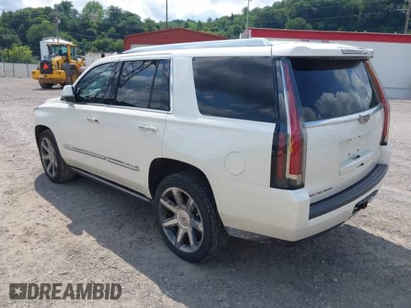 2015 Cadillac Escalade Premium z VIN 1GYS4NKJ3FR511782, wystawiony jako IAAI lot #42763519 z przebiegiem 155 146 mil mil oraz . Historia ofert i sprzedaży dostępna na DreamBid. Obrazek 3.