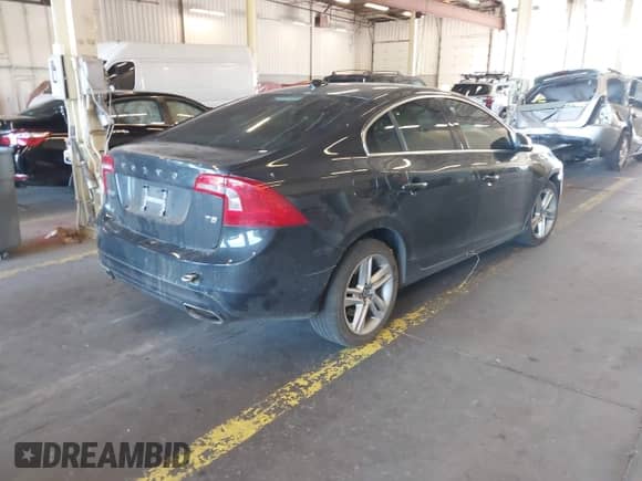 2015 Volvo S60 T5 Drive-E Premier с VIN YV140MFK5F2337689, выставлен на аукционе IAAI как лот 42985519 с пробегом 79 622 миль миль и . История ставок и продаж доступна на DreamBid. Изображение 4.