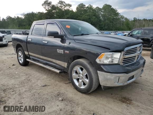 2017 Ram 1500 Big Horn z VIN 1C6RR6LT8HS582880, wystawiony jako Copart lot #57553305 z przebiegiem 113 749 mil mil oraz Szkoda całkowita • Salvage title. Historia ofert i sprzedaży dostępna na DreamBid. Obrazek 4.