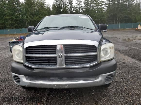 2007 Dodge 1500 ST z VIN 1D7HU18P87J507401, wystawiony jako Copart lot #43823185 z przebiegiem 177 377 mil mil oraz Czysty tytuł • Clean title. Historia ofert i sprzedaży dostępna na DreamBid. Obrazek 5.