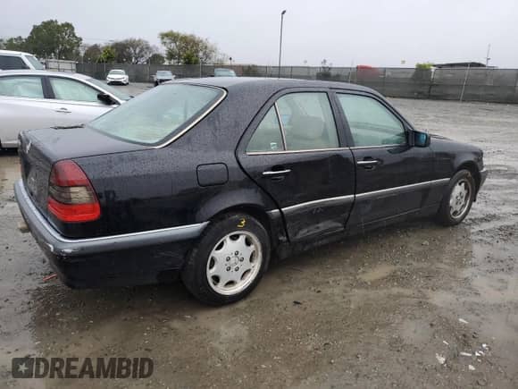 1998 Mercedes-Benz C 230/260/280/320 z VIN WDBHA29G9WA594553, wystawiony jako Copart lot #48924285 z przebiegiem 108 929 mil mil oraz Szkoda całkowita • Salvage title. Historia ofert i sprzedaży dostępna na DreamBid. Obrazek 3.