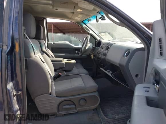 2004 Ford F-150 XL с VIN 1FTVX14514NA82990, выставлен на аукционе IAAI как лот 41777467 с пробегом 172 020 миль миль и . История ставок и продаж доступна на DreamBid. Изображение 5.