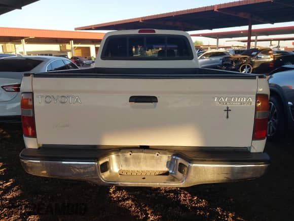 2000 Toyota Tacoma PreRunner with VIN 4TASN92N9YZ607847, listed as a IAAI auction lot 43336214 with 289,752 mi miles and . Bid and sale history available at DreamBid. Image 17.
