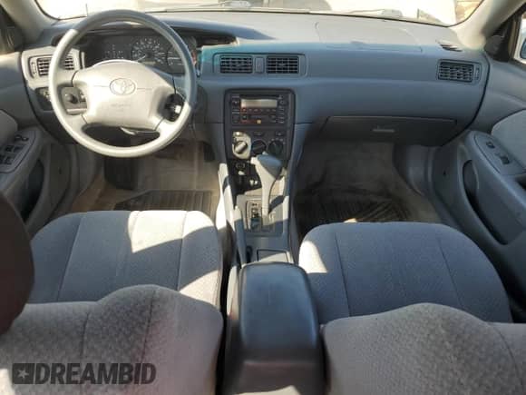 2001 Toyota Camry LE z VIN 4T1BF22K91U124811, wystawiony jako Copart lot #80079575 z przebiegiem 122 456 mil mil oraz Szkoda całkowita • Salvage title. Historia ofert i sprzedaży dostępna na DreamBid. Obrazek 8.