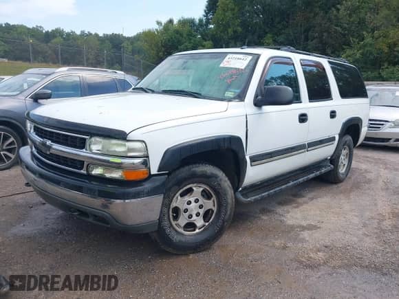 2005 Chevrolet Suburban Z71 z VIN 3GNFK16Z85G107579, wystawiony jako IAAI lot #43218642 z przebiegiem 250 230 mil mil oraz . Historia ofert i sprzedaży dostępna na DreamBid. Obrazek 2.