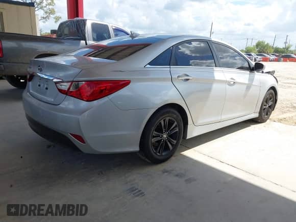 2014 Hyundai Sonata GLS z VIN 5NPEB4AC1EH873069, wystawiony jako IAAI lot #43339575 z przebiegiem 118 432 mil mil oraz . Historia ofert i sprzedaży dostępna na DreamBid. Obrazek 4.