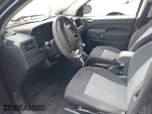 2008 Jeep Compass Sport с VIN 1J8FT47038D794794, выставлен на аукционе IAAI как лот 42807895 с пробегом Не указан миль и . История ставок и продаж доступна на DreamBid. Изображение 5.