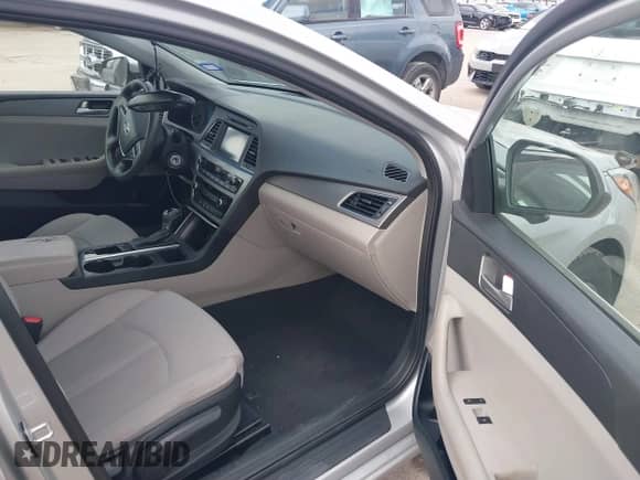 2016 Hyundai Sonata SE с VIN 5NPE24AF9GH349200, выставлен на аукционе IAAI как лот 41480714 с пробегом 144 377 миль миль и . История ставок и продаж доступна на DreamBid. Изображение 5.
