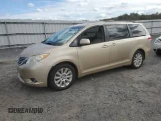 2011 Toyota Sienna XLE z VIN 5TDDK3DCXBS027031, wystawiony jako Copart lot #84614015 z przebiegiem 221 377 mil mil oraz Szkoda całkowita • Salvage title. Historia ofert i sprzedaży dostępna na DreamBid. Obrazek 1.