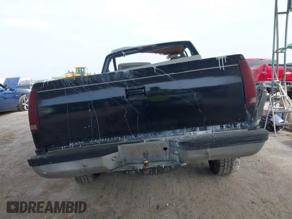 1994 GMC Sierra 1500 z VIN 1GTDC14Z7RZ548920, wystawiony jako IAAI lot #42249049 z przebiegiem 249 605 mil mil oraz . Historia ofert i sprzedaży dostępna na DreamBid. Obrazek 16.