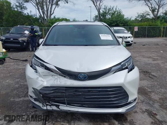 2022 Toyota Sienna XLE with VIN 5TDYRKEC6NS082070, listed as a IAAI auction lot 43256129 with 71,509 mi miles and . Bid and sale history available at DreamBid. Image 12.