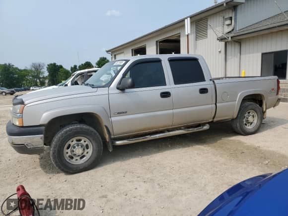 2004 Chevrolet Silverado 2500 LT с VIN 1GCGK23U34F162128, выставлен на аукционе Copart как лот 58521865 с пробегом 196 883 миль миль и Списание • Salvage title. История ставок и продаж доступна на DreamBid. Изображение 1.