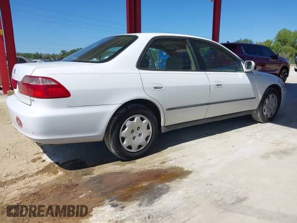 1999 Honda Accord LX z VIN 1HGCG5645XA074083, wystawiony jako IAAI lot #43447865 z przebiegiem 60 494 mil mil oraz . Historia ofert i sprzedaży dostępna na DreamBid. Obrazek 4.