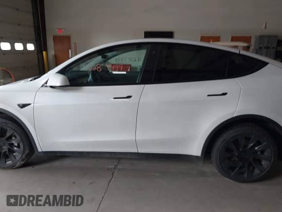 2020 Tesla Model Y Long Range with VIN 5YJYGDEE1LF012853, listed as a IAAI auction lot 42289499 with 99,236 mi miles and . Bid and sale history available at DreamBid. Image 14.