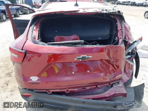 2025 Chevrolet Trax 2RS z VIN KL77LJEP2SC050513, wystawiony jako IAAI lot #42992036 z przebiegiem 18 114 mil mil oraz . Historia ofert i sprzedaży dostępna na DreamBid. Obrazek 6.