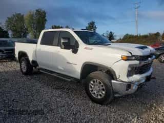 2024 Chevrolet Silverado 3500 with VIN 2GC4YTE73R1160330, listed as a Copart auction lot 72882394 with 15,290 mi miles and Clean title. Bid and sale history available at DreamBid. Image 4.