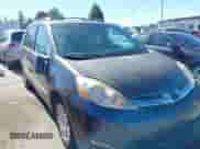 2009 Toyota Sienna XLE z VIN 5TDZK22C39S266837, wystawiony jako IAAI lot #43502004 z przebiegiem 241 252 mil mil oraz . Historia ofert i sprzedaży dostępna na DreamBid. Obrazek 6.