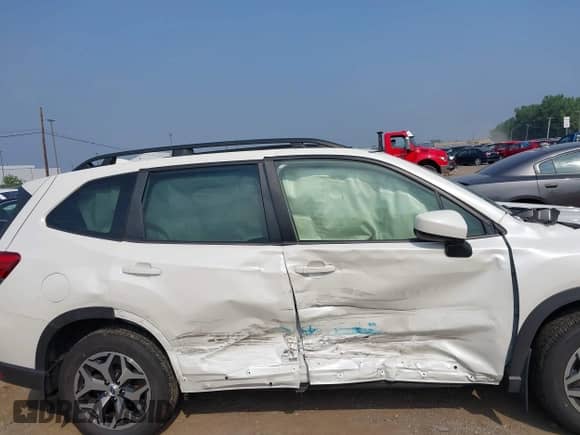 2023 Subaru Forester Premium z VIN JF2SKAEC4PH505628, wystawiony jako IAAI lot #42906904 z przebiegiem 14 733 mil mil oraz . Historia ofert i sprzedaży dostępna na DreamBid. Obrazek 19.