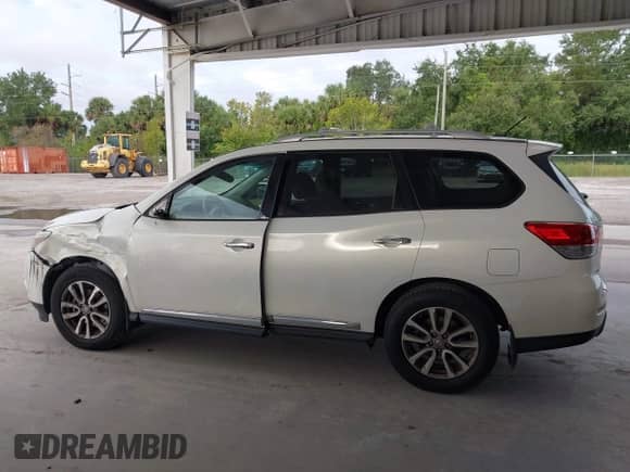 2014 Nissan Pathfinder SL with VIN 5N1AR2MM6EC682693, listed as a IAAI auction lot 43323362 with 145,989 mi miles and . Bid and sale history available at DreamBid. Image 14.