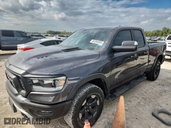 2019 Ram 1500 Rebel z VIN 1C6SRFET7KN871348, wystawiony jako Copart lot #85364805 z przebiegiem 138 362 mil mil oraz Czysty tytuł • Clean title. Historia ofert i sprzedaży dostępna na DreamBid. Obrazek 1.