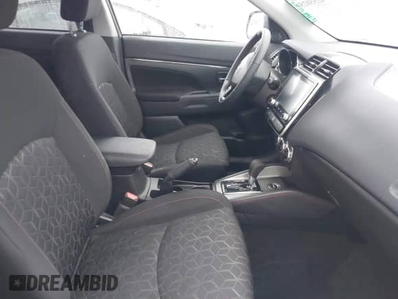 2023 Mitsubishi Outlander ES z VIN JA4ARUAU9PU014995, wystawiony jako IAAI lot #41550250 z przebiegiem 34 388 mil mil oraz . Historia ofert i sprzedaży dostępna na DreamBid. Obrazek 5.