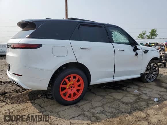 2024 Land Rover Range Rover Sport Dynamic SE with VIN SAL1L9FU6RA404205, listed as a Copart auction lot 58832715 with Not provided miles and Non repairable. Bid and sale history available at DreamBid. Image 3.