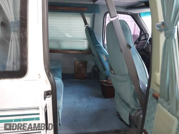 1994 Ford Econoline Cargo with VIN 1FDEE14N0RHB51904, listed as a IAAI auction lot 42552613 with 141,192 mi miles and . Bid and sale history available at DreamBid. Image 8.