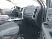 2014 Ram 1500 Big Horn z VIN 1C6RR7LM0ES386085, wystawiony jako IAAI lot #42983642 z przebiegiem 145 238 mil mil oraz . Historia ofert i sprzedaży dostępna na DreamBid. Obrazek 5.