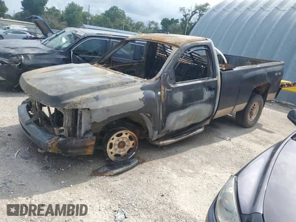 2008 Chevrolet Silverado 2500HD 1LT with VIN 1GCHK24K78E120946, listed as a Copart auction lot 61010805 with Not provided miles and Non repairable. Bid and sale history available at DreamBid. Image 1.