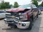2015 Chevrolet Silverado 2500HD LT z VIN 1GC1KVE83FF102831, wystawiony jako IAAI lot #42411608 z przebiegiem 140 538 mil mil oraz . Historia ofert i sprzedaży dostępna na DreamBid. Obrazek 6.