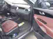 2017 Kia Sorento SX z VIN 5XYPKDA51HG241582, wystawiony jako IAAI lot #42769504 z przebiegiem 154 567 mil mil oraz . Historia ofert i sprzedaży dostępna na DreamBid. Obrazek 5.