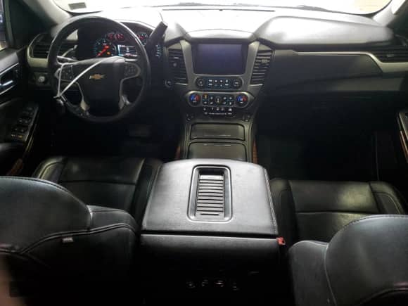 2016 Chevrolet Tahoe LTZ z VIN 1GNSKCKC2GR429438, wystawiony jako Copart lot #69285625 z przebiegiem 196 364 mil mil oraz Szkoda całkowita • Salvage title. Historia ofert i sprzedaży dostępna na DreamBid. Obrazek 8.