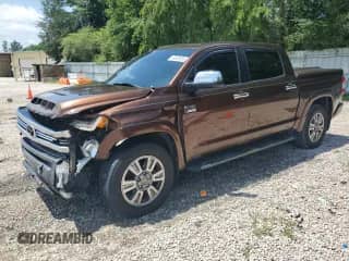 2017 Toyota Tundra Platinum с VIN 5TFGW5F16HX225018, выставлен на аукционе Copart как лот 64635285 с пробегом 108 860 миль миль и Списание • Salvage title. История ставок и продаж доступна на DreamBid. Изображение 1.