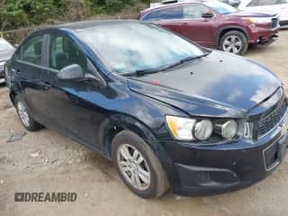 2014 Chevrolet Sonic LT z VIN 1G1JC5SB3E4186634, wystawiony jako IAAI lot #42999024 z przebiegiem 105 813 mil mil oraz . Historia ofert i sprzedaży dostępna na DreamBid. Obrazek 1.