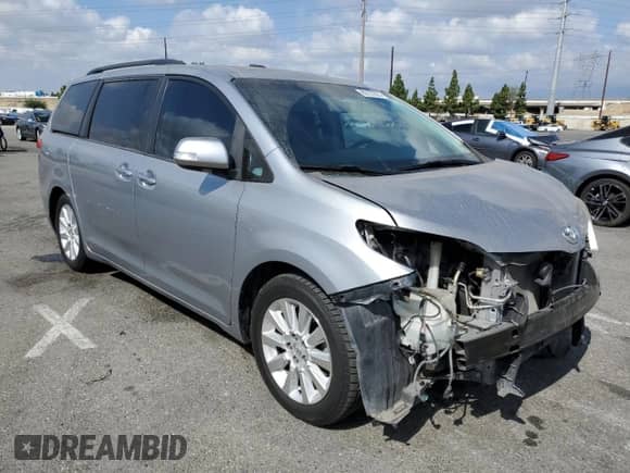 2013 Toyota Sienna XLE AAS z VIN 5TDYK3DC6DS371279, wystawiony jako Copart lot #80127505 z przebiegiem 137 003 mil mil oraz Szkoda całkowita • Salvage title. Historia ofert i sprzedaży dostępna na DreamBid. Obrazek 4.