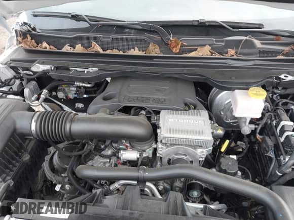 2024 Ram 1500 Big Horn z VIN 1C6SRFFT7RN125927, wystawiony jako IAAI lot #41519700 z przebiegiem 1 263 mil mil oraz . Historia ofert i sprzedaży dostępna na DreamBid. Obrazek 10.