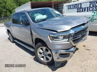 2020 Ram 1500 Big Horn z VIN 1C6SRFFT8LN394431, wystawiony jako IAAI lot #42743100 z przebiegiem 92 181 mil mil oraz . Historia ofert i sprzedaży dostępna na DreamBid. Obrazek 1.