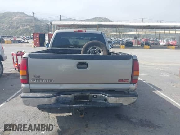 2002 GMC Sierra 1500 SLE with VIN 1GTEC14V72Z189141, listed as a IAAI auction lot 42174430 with 259,771 mi miles and . Bid and sale history available at DreamBid. Image 16.