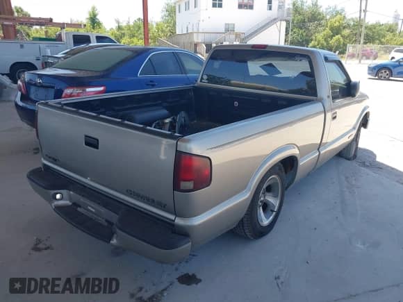 2001 Chevrolet S-10 with VIN 1GCCS14531K129181, listed as a IAAI auction lot 42074072 with 143,206 mi miles and . Bid and sale history available at DreamBid. Image 4.