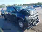 2015 Chevrolet Colorado 2WD WT z VIN 1GCHSAEA0F1173864, wystawiony jako IAAI lot #43349020 z przebiegiem 107 440 mil mil oraz . Historia ofert i sprzedaży dostępna na DreamBid. Obrazek 1.