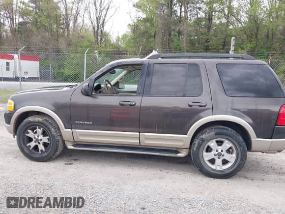 2005 Ford Explorer Eddie Bauer with VIN 1FMDU74K95UA83742, listed as a IAAI auction lot 42061489 with Not provided miles and . Bid and sale history available at DreamBid. Image 14.