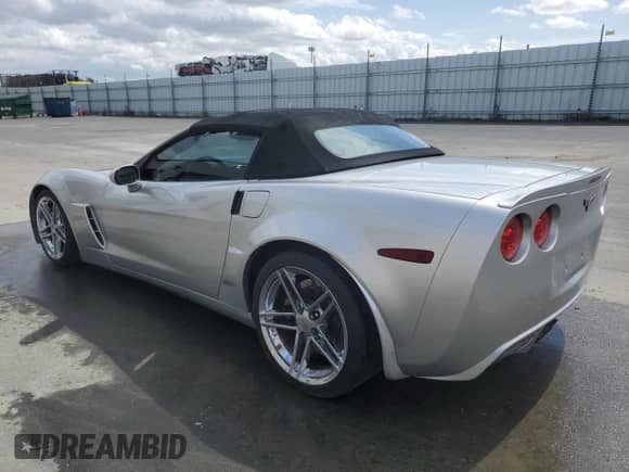 2005 Chevrolet Corvette с VIN 1G1YY34U655114646, выставлен на аукционе Copart как лот 51330415 с пробегом 34 154 миль миль и Чистый • Clean title. История ставок и продаж доступна на DreamBid. Изображение 2.