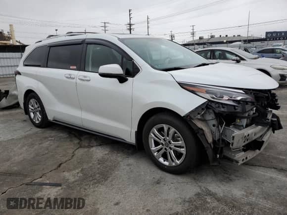 2022 Toyota Sienna Platinum с VIN 5TDESKFC8NS041784, выставлен на аукционе Copart как лот 43968765 с пробегом 179 581 миль миль и Списание • Salvage title. История ставок и продаж доступна на DreamBid. Изображение 4.