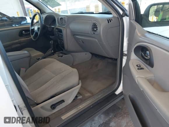 2005 Chevrolet TrailBlazer LS с VIN 1GNDT13S452220921, выставлен на аукционе IAAI как лот 43438948 с пробегом 195 020 миль миль и . История ставок и продаж доступна на DreamBid. Изображение 5.