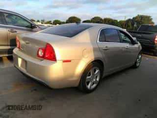 2012 Chevrolet Malibu 1LS z VIN 1G1ZB5E03CF111109, wystawiony jako IAAI lot #39788851 z przebiegiem 134 725 mil mil oraz . Historia ofert i sprzedaży dostępna na DreamBid. Obrazek 4.