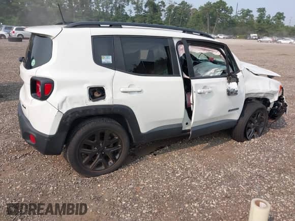 2018 Jeep Renegade Latitude z VIN ZACCJBBB7JPH09508, wystawiony jako IAAI lot #42896543 z przebiegiem 123 776 mil mil oraz . Historia ofert i sprzedaży dostępna na DreamBid. Obrazek 4.