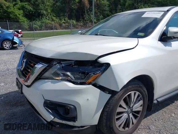 2017 Nissan Pathfinder SV with VIN 5N1DR2MM8HC600965, listed as a IAAI auction lot 42735306 with 135,065 mi miles and . Bid and sale history available at DreamBid. Image 6.