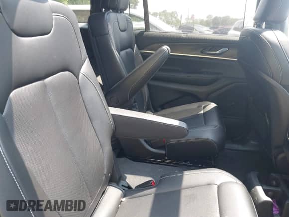 2024 Jeep Grand Cherokee Limited with VIN 1C4RJKBG1R8618274, listed as a IAAI auction lot 42496430 with 4,343 mi miles and . Bid and sale history available at DreamBid. Image 8.